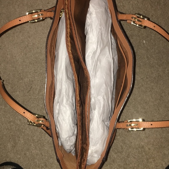 Tory Burch Yorke Buckle Tote - Picture 3 of 6